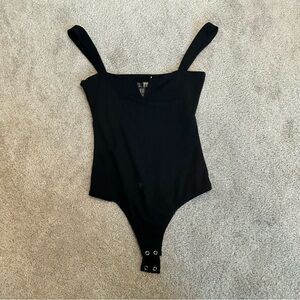 Streetwear Society black V-neck sleeveless bodysuit Sz M